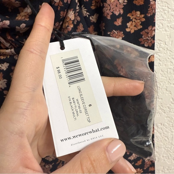 WeWoreWhat Long Sleeve Corset Top in Baby Floral Black Multi
size 6 BNWT - Picture 4 of 5